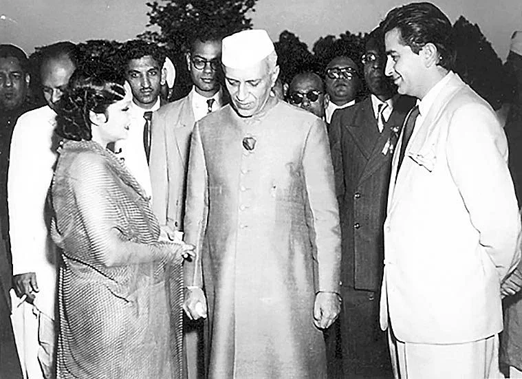 भारतीय सिनेमा को संवारने में पंडित नेहरू की अहम भूमिका रही, उनकी दूरदृष्टिता से ही शिखर पर पहुंचा फिल्म जगत