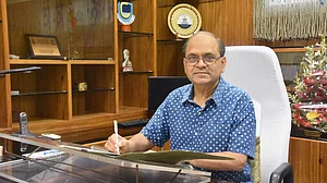 नवजीवन बुलेटिन: फिरोज खान की नियुक्त पर BHU चांसलर का बड़ा बयान और महिला टी-20 में भारत ने विंडीज को किया क्लीन स्वीप