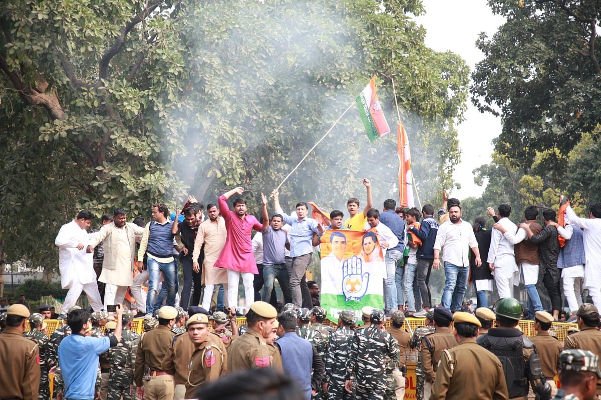 बड़ी खबर LIVE: सरकार के खिलाफ विपक्ष ने बाहें चढ़ाईं, संविधान दिवस पर राष्ट्रपति के अभिभाषण के बहिष्कार का ऐलान