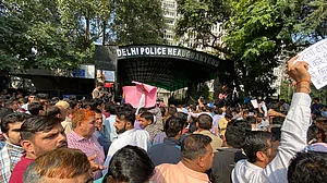 दिल्ली पुलिस कमिश्नर पटनायक पर नया संकट! PHQ पर धरना देने के खिलाफ सुप्रीम कोर्ट के वकील ने भेजा नोटिस