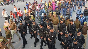 अयोध्या विवाद पर सुप्रीम कोर्ट के फैसले से पहले देश भर में हलचल तेज, UP भेजे गए 4,000 जवान, RPF की छुट्टियां रद्द