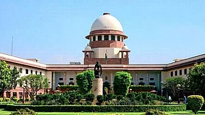 बड़ी खबर LIVE: महाराष्ट्र गवर्नर के फैसले के खिलाफ विपक्षी दलों की याचिका सुप्रीम कोर्ट में मंजूर, कल  सुनवाई