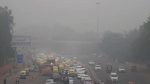 सावधान! दिल्ली-एनसीआर में फिर जहरीली हुई हवा, सांस लेना मुश्किल, इमरजेंसी जैसे हालात