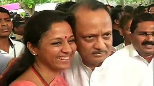 महाराष्ट्र विधानसभा: जब सुप्रिया सुले ने हाथ जोड़कर किया स्वागत तो अजित पवार ने मुस्कुराते हुए लगाया गले