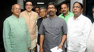 झारखंड में खंड-खंड एनडीए- सहयोगी ही खड़े हो गए हैं बीजेपी के खिलाफ, नीतीश-पासवान ने भी बनाई दूरी