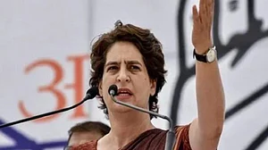 वीडियो शेयर कर प्रियंका ने पूछा- किसान को 1 किलो प्याज के 8 रुपये, बाजार में है 100 रुपये, ऐसा क्यों?