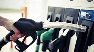 प्याज के ‘आंसू’ रो रही जनता को लगा एक और झटका, देश में पेट्रोल-डीजल के दाम फिर बढ़े