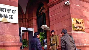 टैक्स में राज्यों का हिस्सा लगातार कम रही है मोदी सरकार, कई राज्यों के सामने आ खड़ा हुआ है वित्तीय संकट
