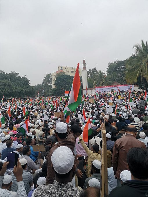 CAA-NRC के खिलाफ बेंगलुरु-चेन्नई में प्रदर्शन, हजारों की तादाद में सड़क पर उतरे लोग, देखें तस्वीरें और वीडियो
