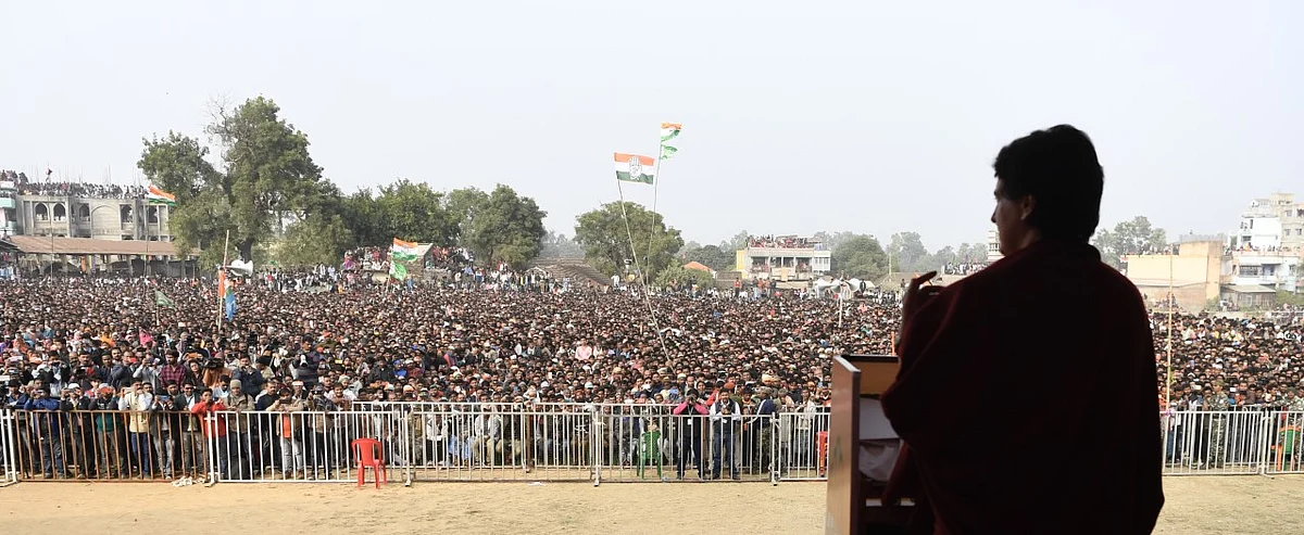 झारखंडः पाकुड़ से प्रियंका गांधी ने पीएम मोदी को दी चुनौती- बढ़ते रेप और गायब रोजगार पर बोलकर दिखाएं