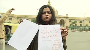अंतरराष्ट्रीय शूटर वर्तिका ने गृह मंत्री को खून से लिखा खत, कहा- निर्भया के दोषियों को मैं दूंगी फांसी, दें मौका