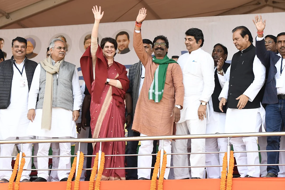 झारखंडः पाकुड़ से प्रियंका गांधी ने पीएम मोदी को दी चुनौती- बढ़ते रेप और गायब रोजगार पर बोलकर दिखाएं