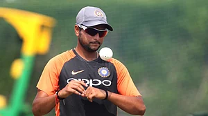 Ban vs Ind, 2nd Test: ढाका में कोच द्रविड़ ने लिया 'अविश्वसनीय' फैसला, गावस्कर बोले- मैन ऑफ द मैच को ड्रॉप करना...