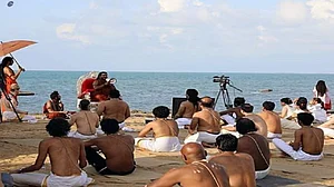 राम पुनियानी का लेखः नित्यानंद का हिन्दू राष्ट्र, जहां दुनिया भर के हिंदू मोटी रकम देकर ले सकते हैं शरण