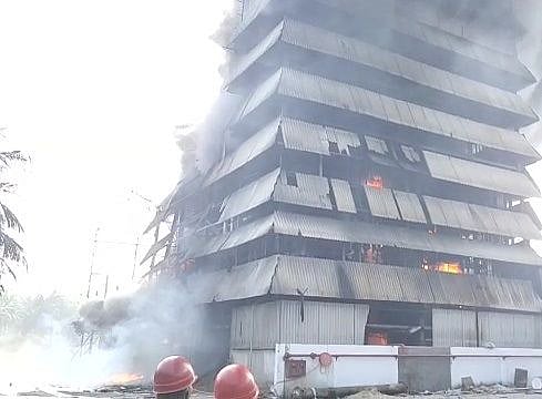 नवजीवन बुलेटिन: आंध्र प्रदेश में ऑयल मिल में लगी भीषण आग और देशभर में आज क्रिसमस की धूम