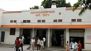 यूपी: एसपी कार्यालय के बाहर खुद को आग लगाने वाली रेप पीड़िता की अस्पताल में मौत, पुलिस पर लगाए थे गंभीर आरोप