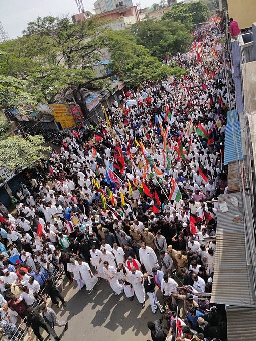CAA-NRC के खिलाफ बेंगलुरु-चेन्नई में प्रदर्शन, हजारों की तादाद में सड़क पर उतरे लोग, देखें तस्वीरें और वीडियो