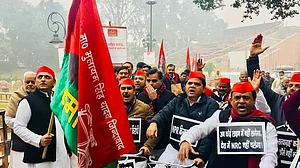 CAA-NRC के विरोध में समाजवादी पार्टी का साइकिल मार्च, अखिलेश बोले- धर्म के आधार पर नागरिकता देना चाहती है BJP