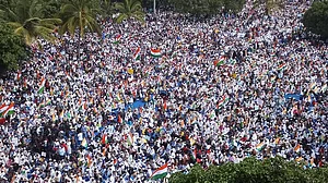 CAA-NRC के खिलाफ बेंगलुरु-चेन्नई में प्रदर्शन, हजारों की तादाद में सड़क पर उतरे लोग, देखें तस्वीरें और वीडियो