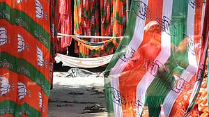 कर्नाटक की 15 सीटों के उपचुनाव के नतीजे आज, संकट में पड़ सकती है बीजेपी की येदियुरप्पा सरकार !