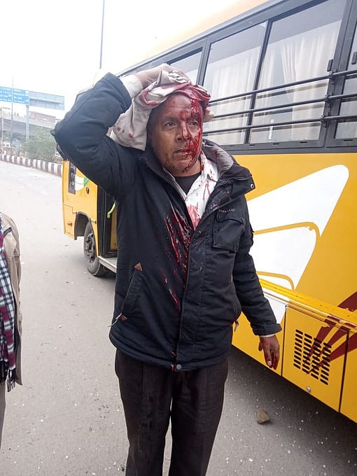 नागरिकता कानून के खिलाफ दिल्ली के सीलमपुर में हिंसक प्रदर्शन, बसों में तोड़फोड़, कई मेट्रो स्टेशन बंद