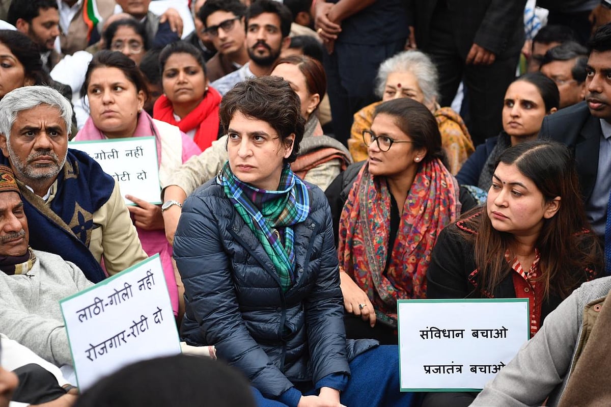 छात्रों पर बर्बरता के खिलाफ प्रियंका गांधी का धरना, इंडिया गेट से बोलीं- ये देश की आत्मा पर हमला