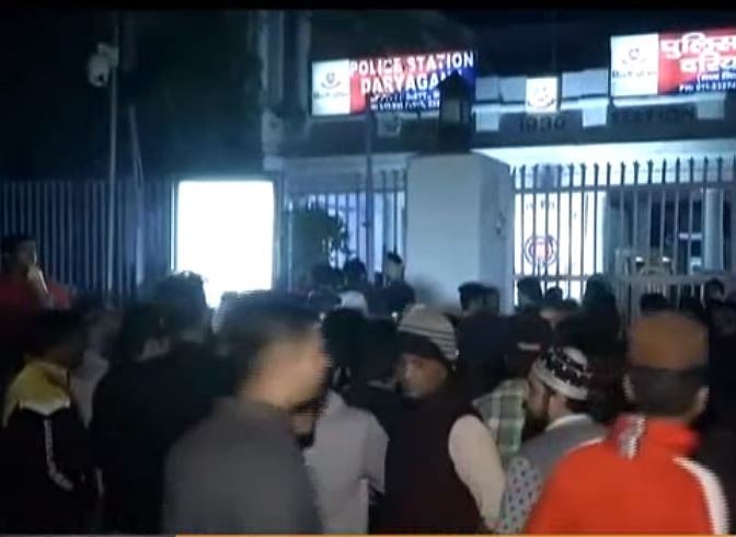 दिल्ली: शादी से लौट रहे स्कूटी पर सवार तीन नाबालिगों की दर्दनाक मौत, परिजनों ने पुलिस पर लगाया हत्या का आरोप