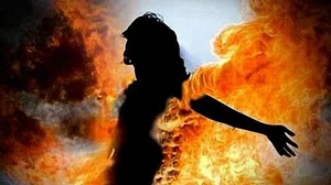 त्रिपुरा में हैदराबाद जैसी घटना,  नाबालिग से महीनों तक दुष्कर्म  के बाद जिंदा जलाया