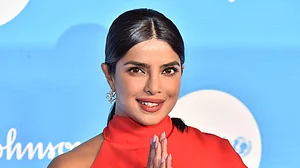 सिनेजीवन: प्रियंका चोपड़ा को यूनिसेफ से मिला सम्मान और शाहिद की फिल्म ‘जर्सी’ में नजर आएंगे पिता पंकज कपूर