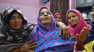 CAA Protest में मेरठ में मारे गए लोगों के परिजनों का दावा- पुलिस ने सिर, सीने और पीठ में मारी गोली