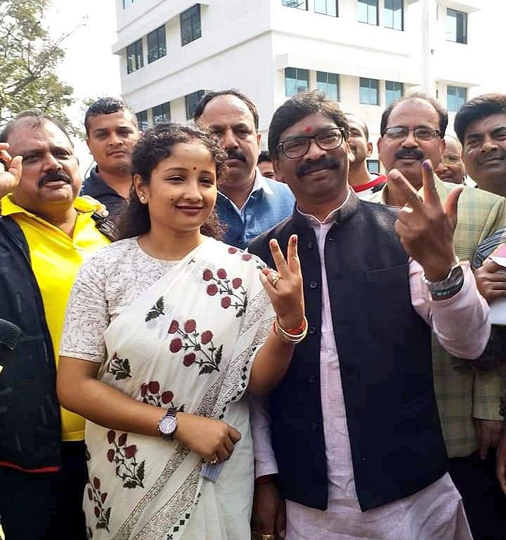 झारखंड विधानसभा चुनाव LIVE: सभी 17 सीटों पर मतदान खत्म, शाम 5 बजे तक 61.93% वोटिंग