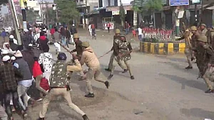 CAA: योगी की पुलिस पर बुजुर्ग का गंभीर आरोप, बर्बरता-लूट के बाद पुलिस बोली, मुसलमान पाक जाएंगे या कब्रिस्तान