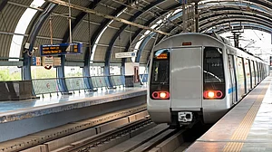 राजधानी दिल्ली में मेट्रो सेवा बहाल, लेकिन अभी बंद हैं ये 3 मेट्रो स्टेशन