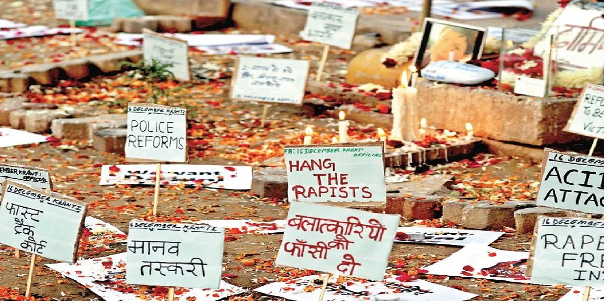 अपने मन में झांककर देखिए, हर महिला बता सकती है कि वह आम जीवन में किस तरह अपमानित हुई