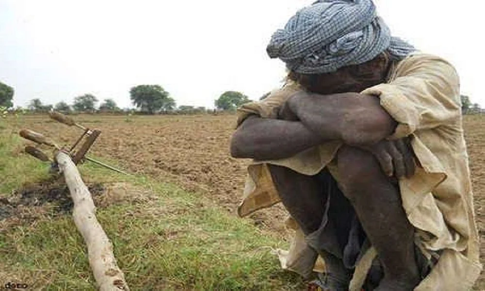 किसानों को ठेंगा और बीमा कंपनियों की चांदी, पीएम मोदी की सबसे प्रिय योजना का हाल