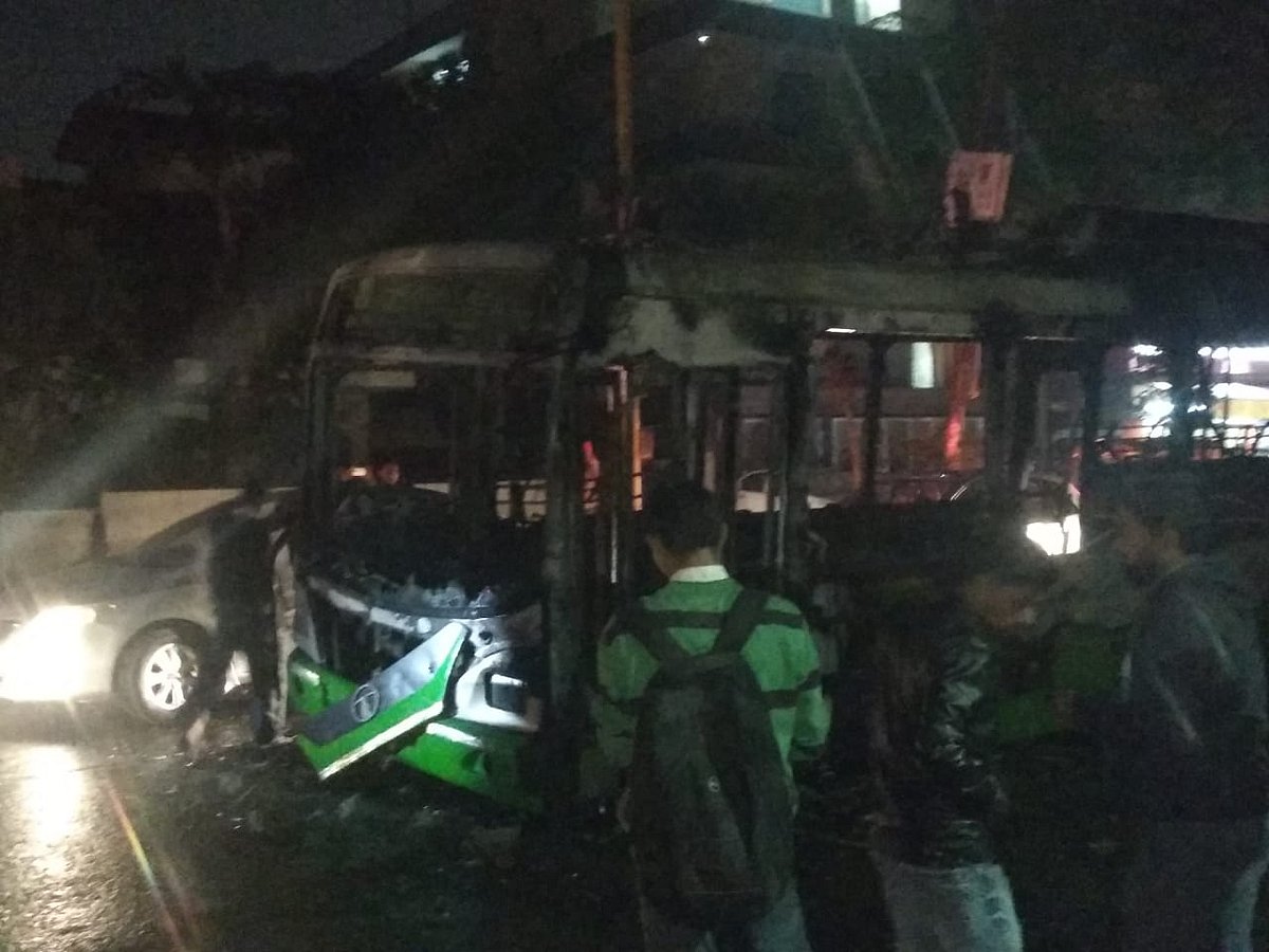 बड़ी खबर LIVE: जामिया और अलीगढ़ के बाद पटना में भी CAA का विरोध, कई गाड़ियां फूंकी गई, पुलिस चौकी आग के हवाले