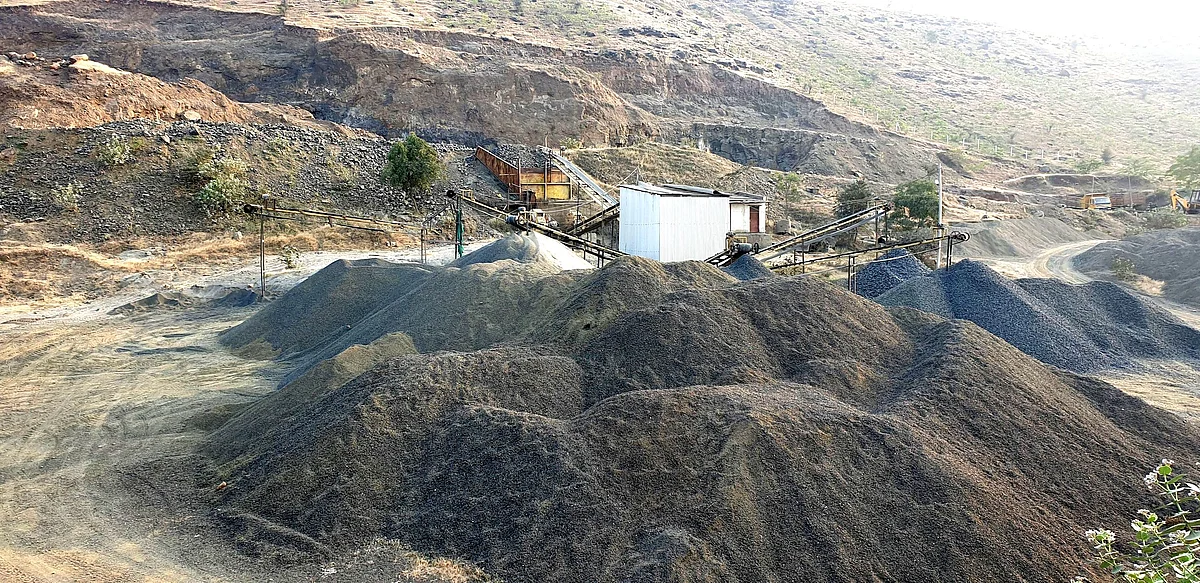 ओडिशा: रायगढ़ में खनन कंपनियों की मनमानी का विरोध, काम मांगने पर 35 महिलाओं को  7 बच्चों समेत पकड़ ले गई पुलिस