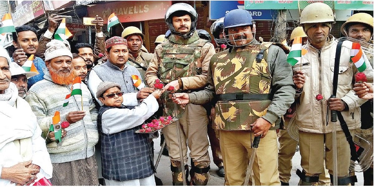 पूरे यूपी में पुलिस कार्रवाई में एक पैटर्न, केस अज्ञात के खिलाफ, पर उठाने की धमकी देकर हो रही वसूली