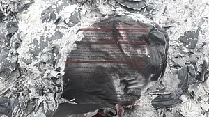 नोएडा: कमिश्नर के आने से पहले जलाइ गई एसएसपी दफ्तर की फाइलें, जांच शुरू