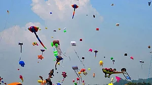 असुरक्षा और चौकन्नेपन के माहौल में आई वसंत पंचमी पर आजादी और प्रेम से ज्यादा महसूस होती है घुटन!