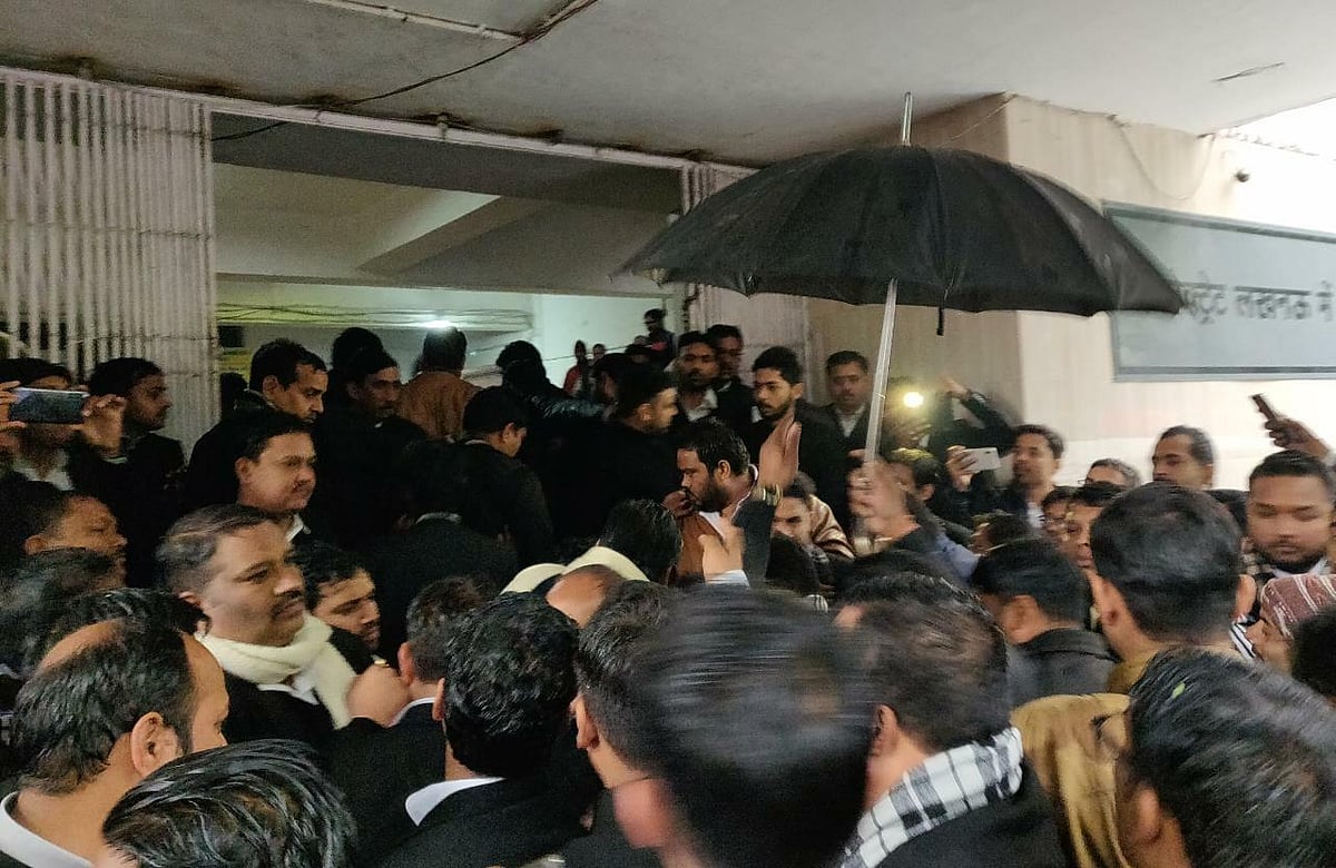 यूपी में जंगलराज! लखनऊ में वकील की बेरहमी से हत्या, प्रियंका गांधी बोलीं- क्या प्रदेश अपराधियों के हाथ में है?