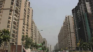 अर्थ जगत की 5 बड़ी खबरें: NCR में अपने सपनों के घर का इंतजार कर रहे 75 हजार खरीदार, नए साल पर थमे पेट्रोल, डीजल के दाम