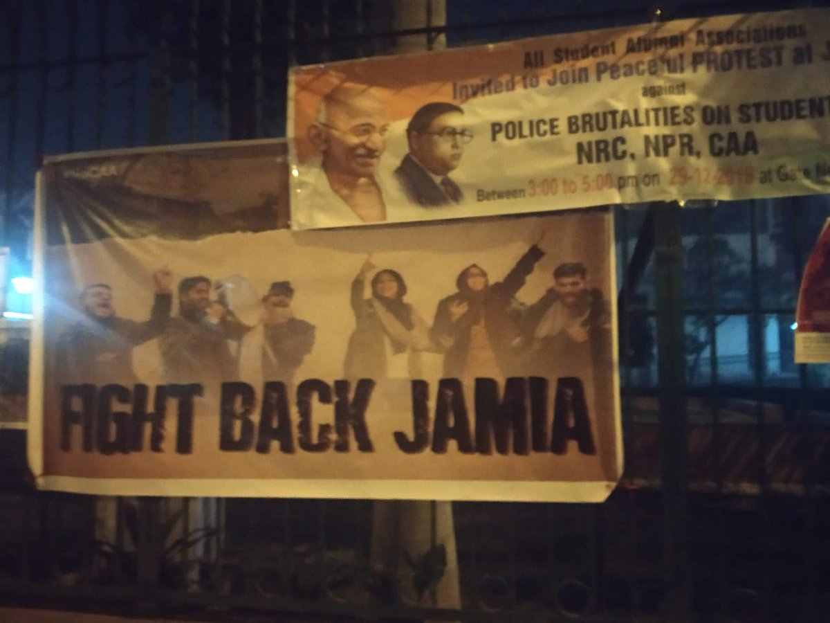 जामिया ने दिखाया जन-मन, सर्द रात में जन गण मन की गूंज से हुआ नए साल का स्वागत