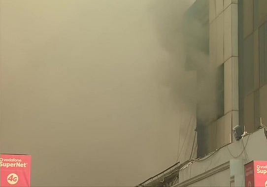 नवजीवन बुलेटिन: दिल्ली में आग बुझाने के दौरान घायल हुए 13 दमकल कर्मी और फिर बढ़े पेट्रोल-डीजल के दाम