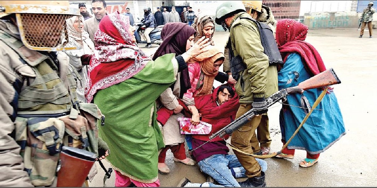 जन्नत का किया दोज़ख़ सा हालः सुप्रीम कोर्ट भी बेअसर, इटंरनेट बंद में बिना ईलाज-दवा मर रहे लोग