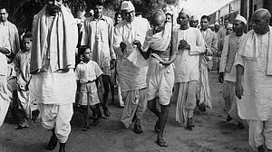 कितना अंतर है आज विभाजनकारी राष्ट्रवाद और राष्ट्रपिता के राष्ट्रवाद में