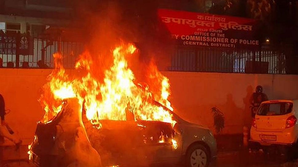 नवजीवन बुलेटिन: दरियागंज हिंसा मामले में कोर्ट ने लगाई दिल्ली पुलिस को फटकार, चार बड़ी  खबरें