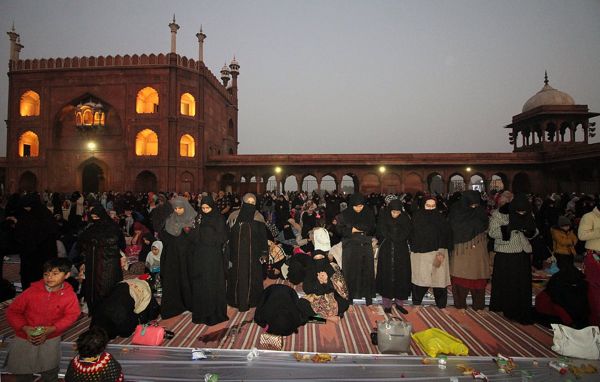 सीएए विरोध के लिए रोजा रखकर जामा मस्जिद में मांगी गई दुआएं, भारी संख्या में महिलाओं ने किया विरोध प्रदर्शन