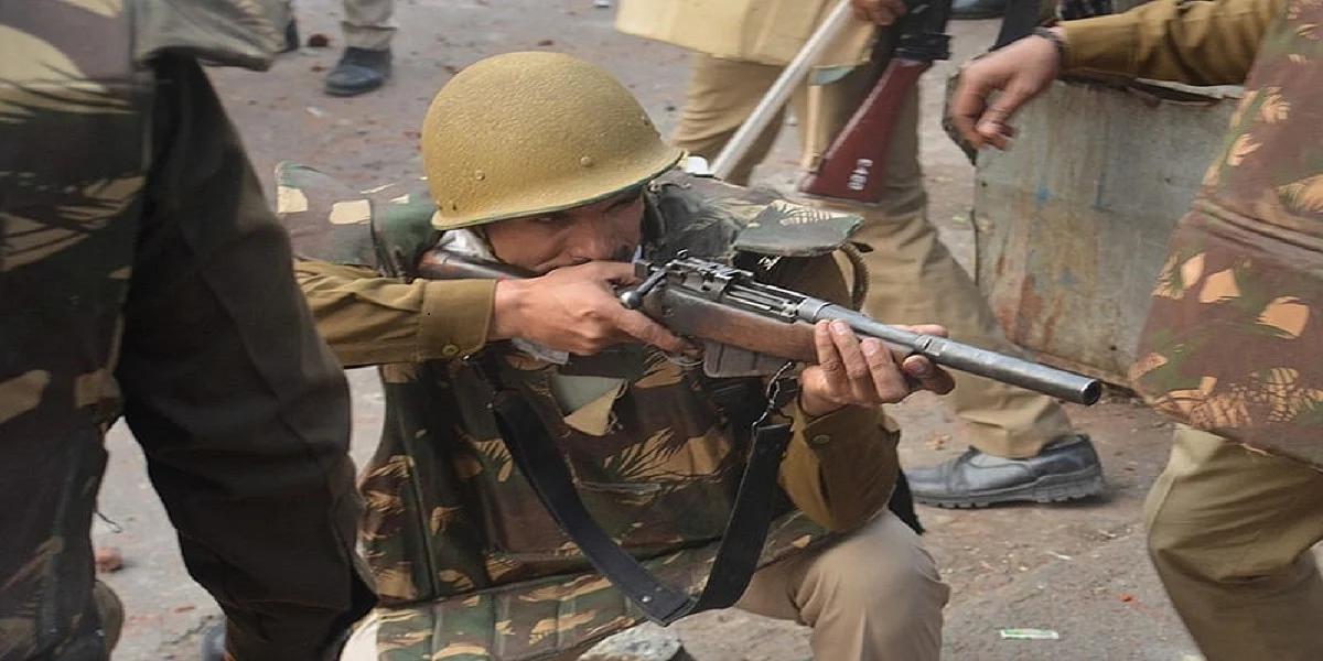 ‘पालतू’ पुलिस के बूते सरकारी कहर ढाने का उदाहरण है उत्तर प्रदेश