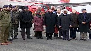 आखिर किसे बचा रहा है देविंदर और कौन हैं उसके मददगार, मोदी सरकार की चुप्पी पर कांग्रेस ने की सवालों की बौछार